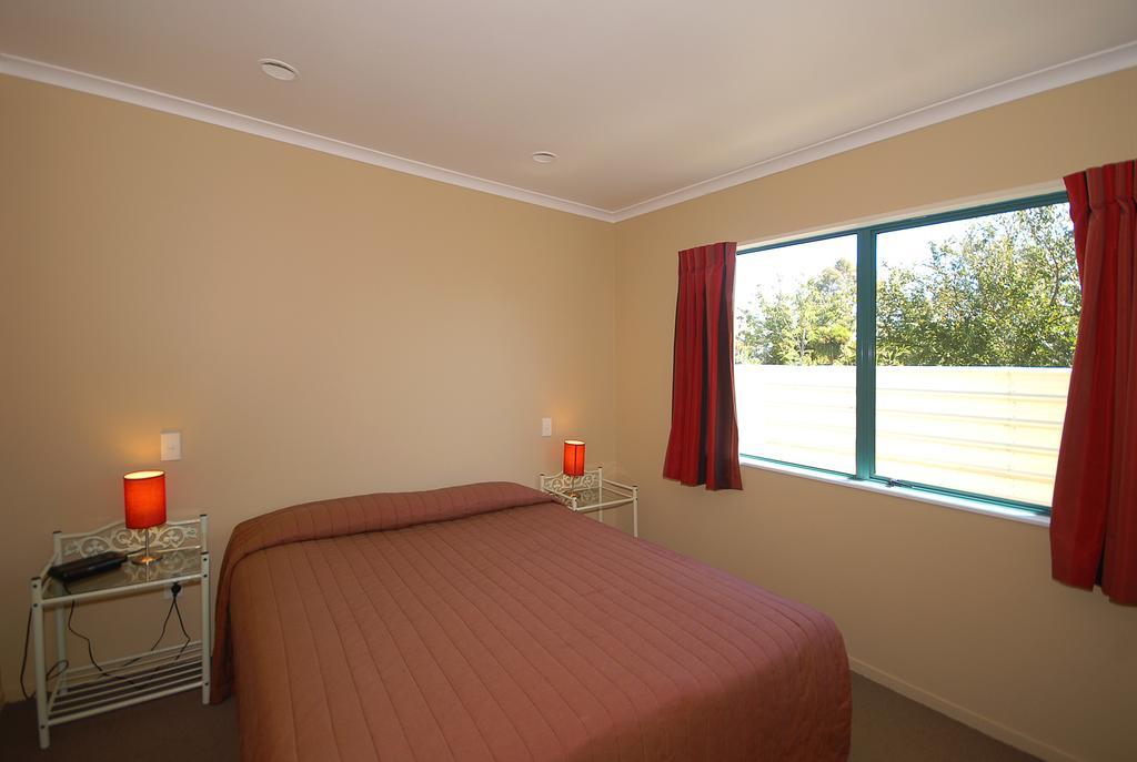 ماسترتون Discovery Motor Lodge الغرفة الصورة