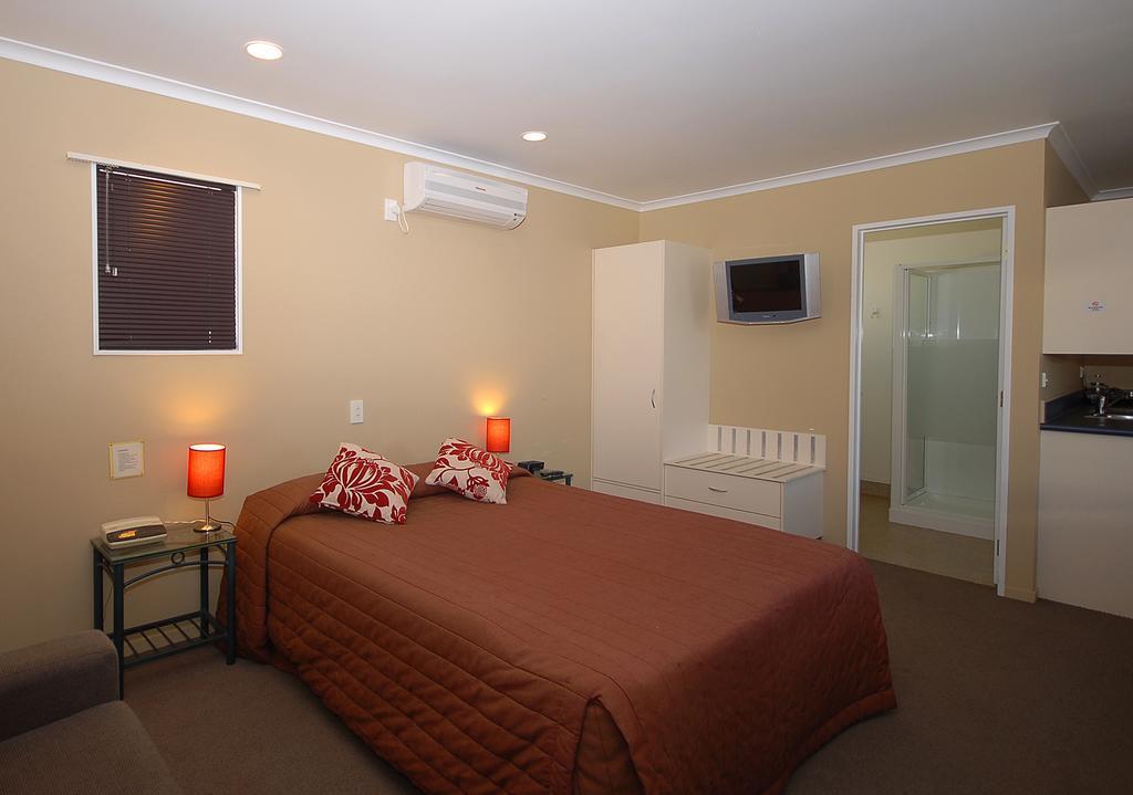 ماسترتون Discovery Motor Lodge الغرفة الصورة